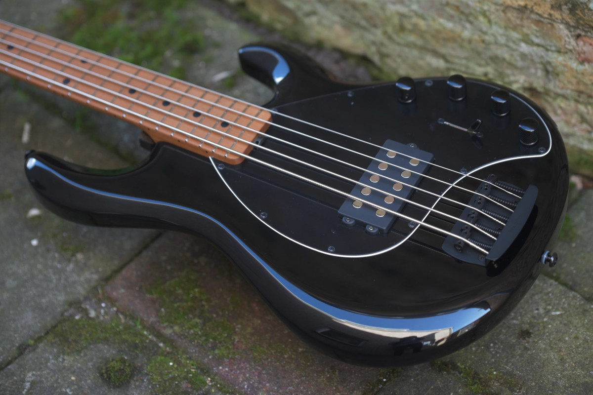 Music Man StingRay Special 5 - Black - Zjons Guitarstore