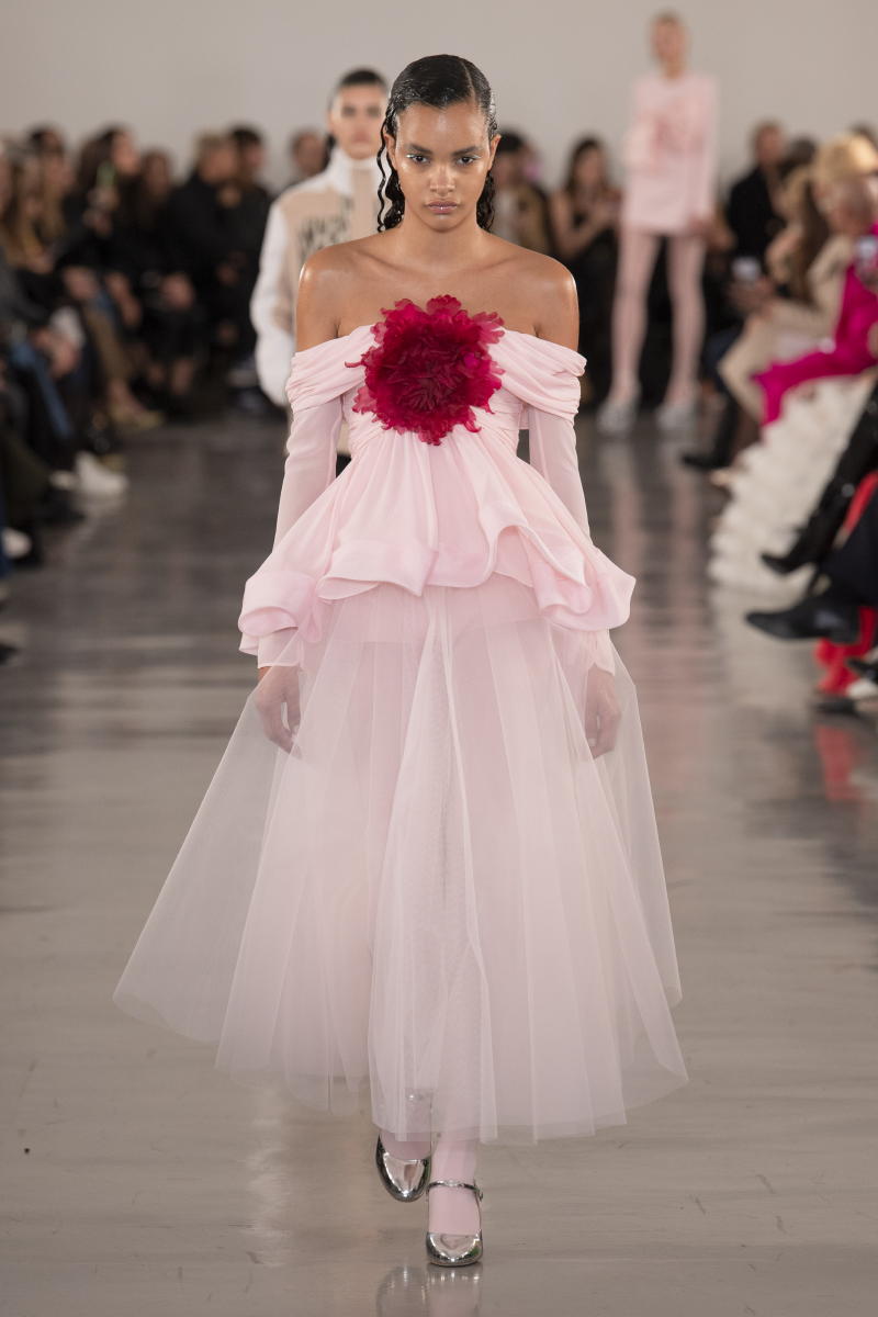 ジャンバティスタ ヴァリ（Giambattista Valli）2022／2023年秋冬