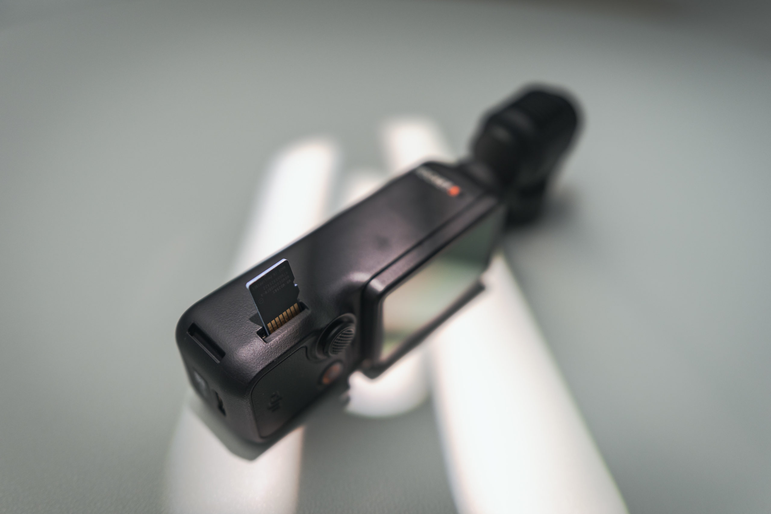 OSMO POCKET3 SDカードの入れ方と抜き方を解説！ - OH-CAMERA