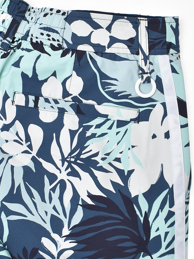 ルコックゴルフ EXcDRYボタニカル柄ショートパンツ QGWVJD52（ネイビー