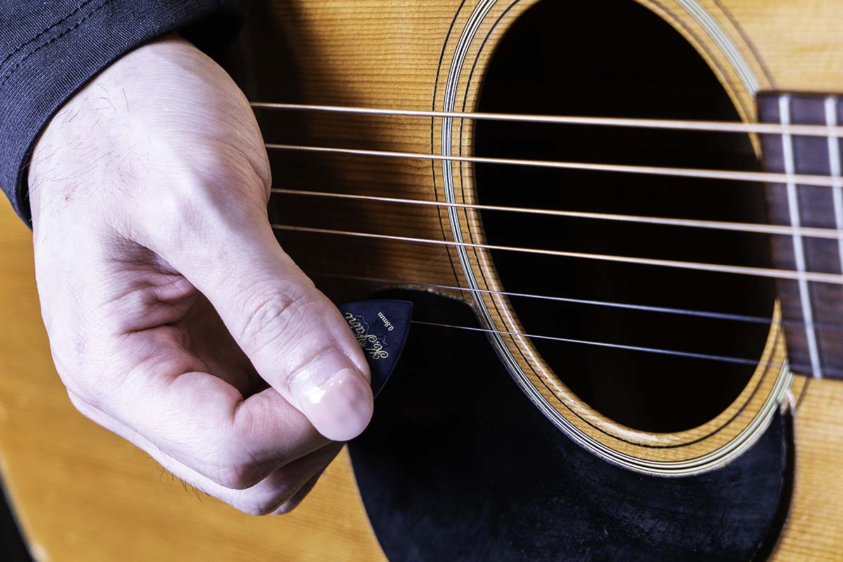 話題のアコギ専用ピック、マスターエイト・ジャパンのACOUSTIC BLENDを