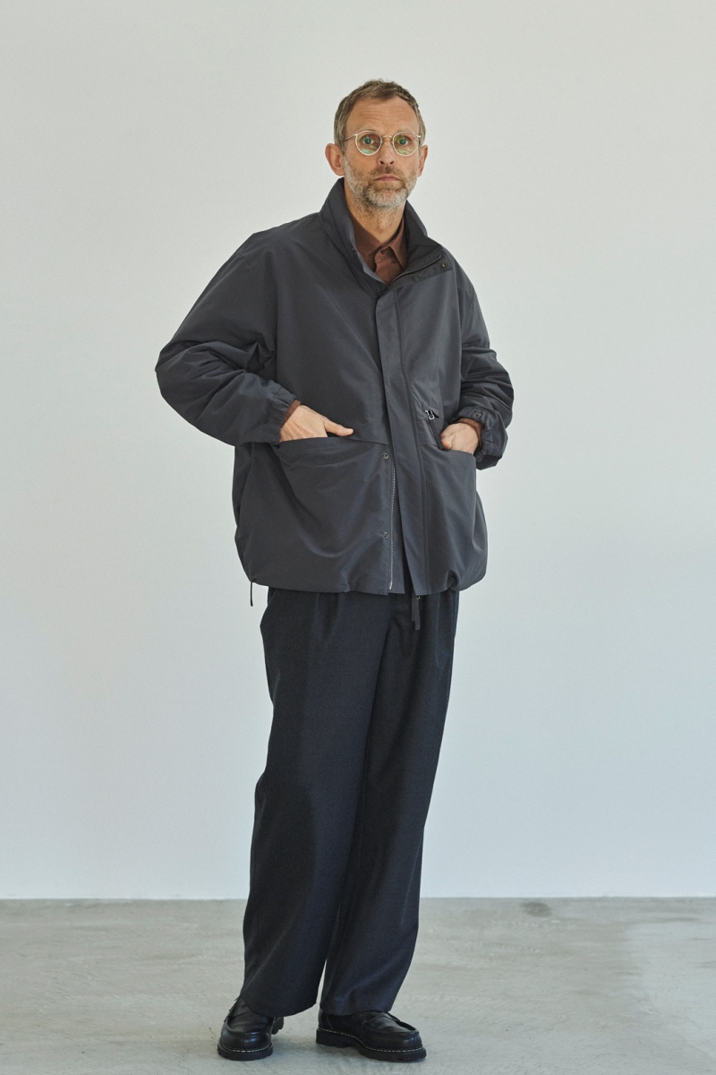 STILL BY HAND シーズンレスで楽しめる撥水ポリエステルのスタンド