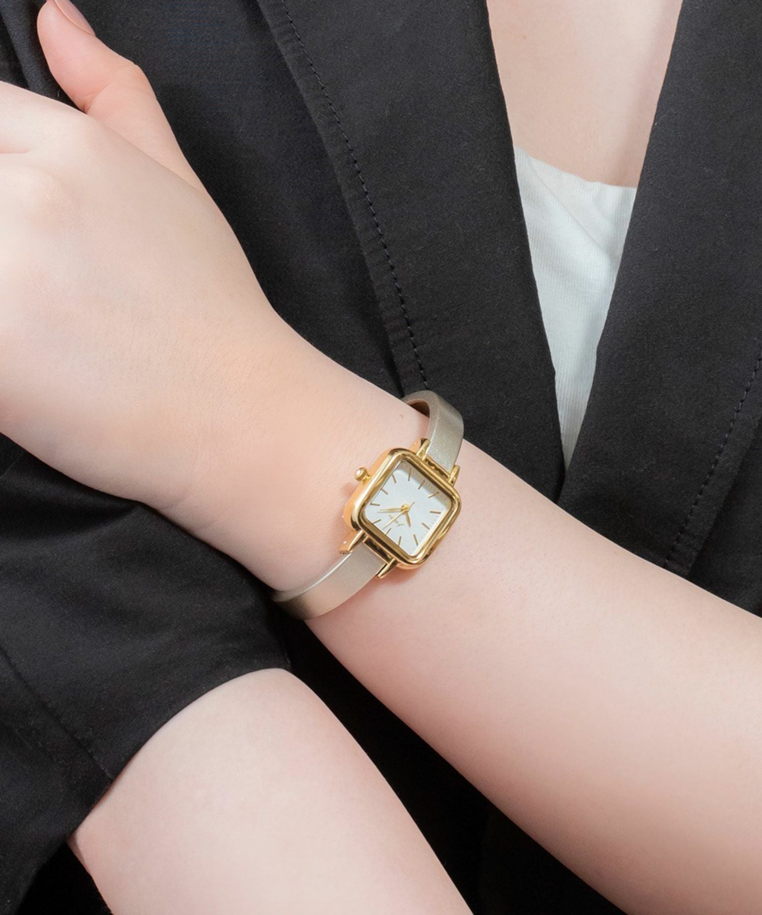 黒沢あすかさん着用】スクエア バングルウォッチ J-AXIS | 【公式】MUK