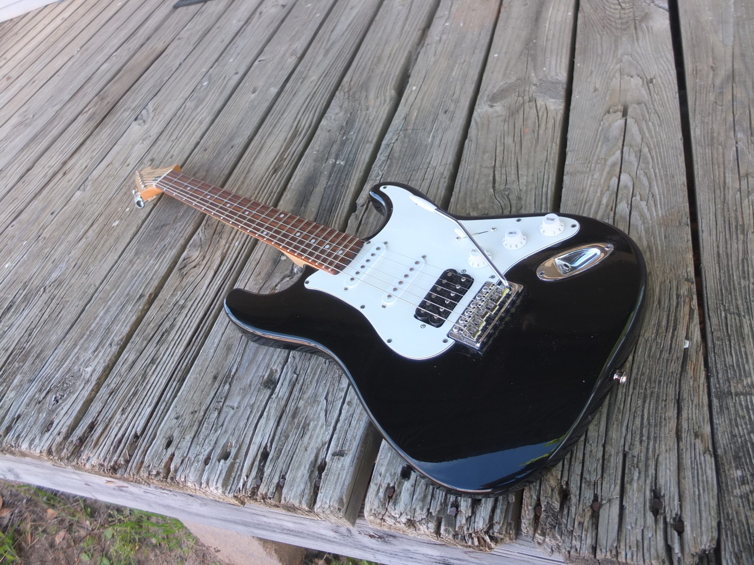 Epiphone S-310 Strat Style – Black – Action Sound Music