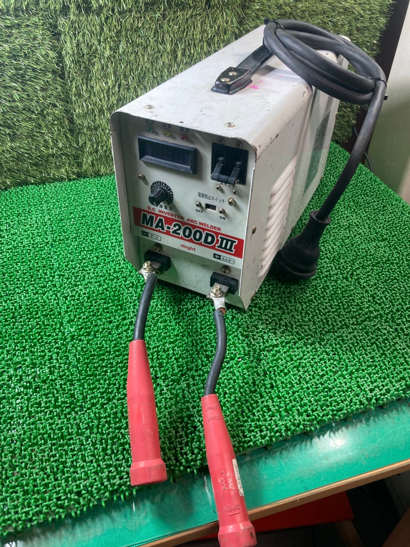 〇マイト工業(might) インバータ直流溶接機 MA-200III MA-200D3 定格