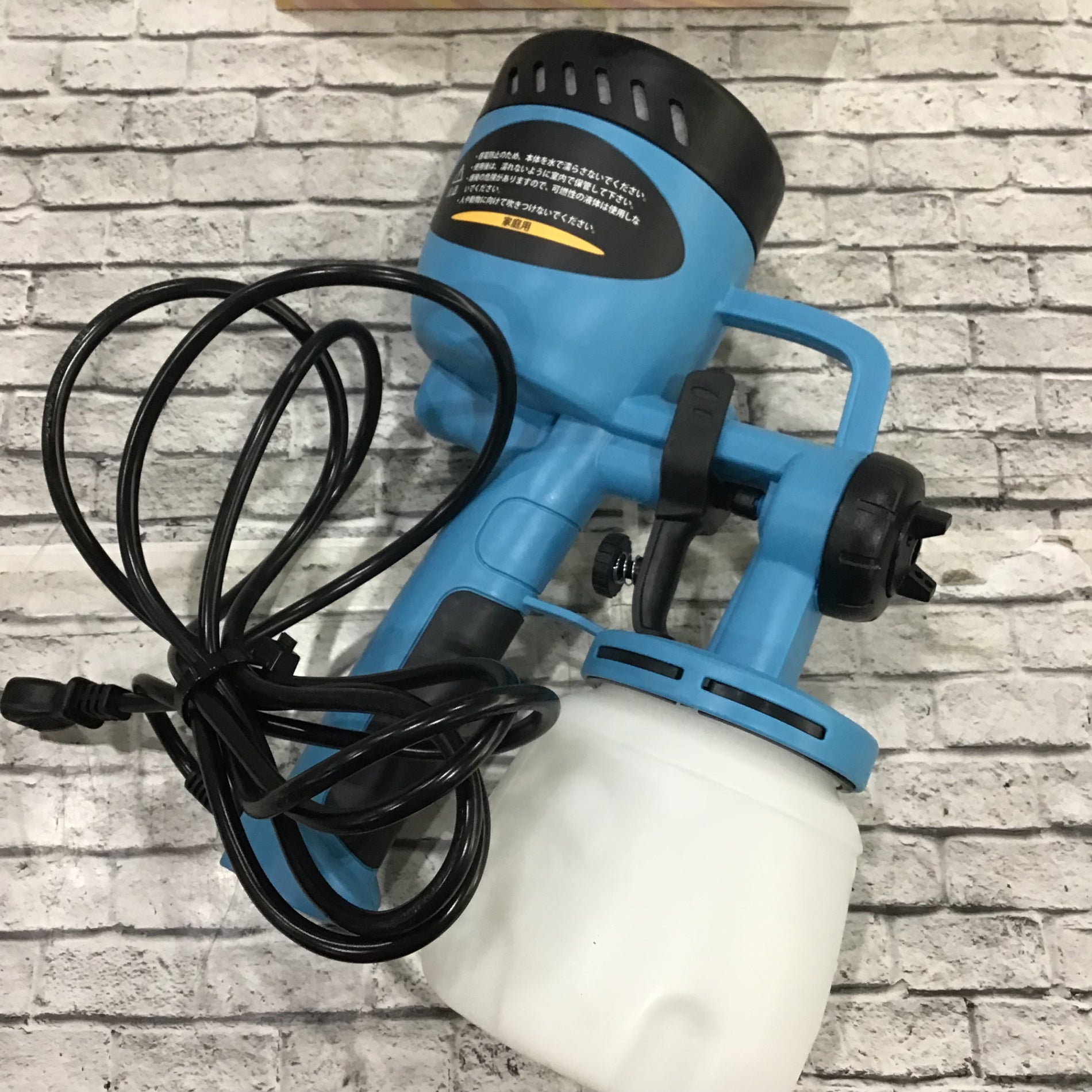 家庭用小型電動塗装機 ペンキ屋くん コンプレッサー要らずでスプレー