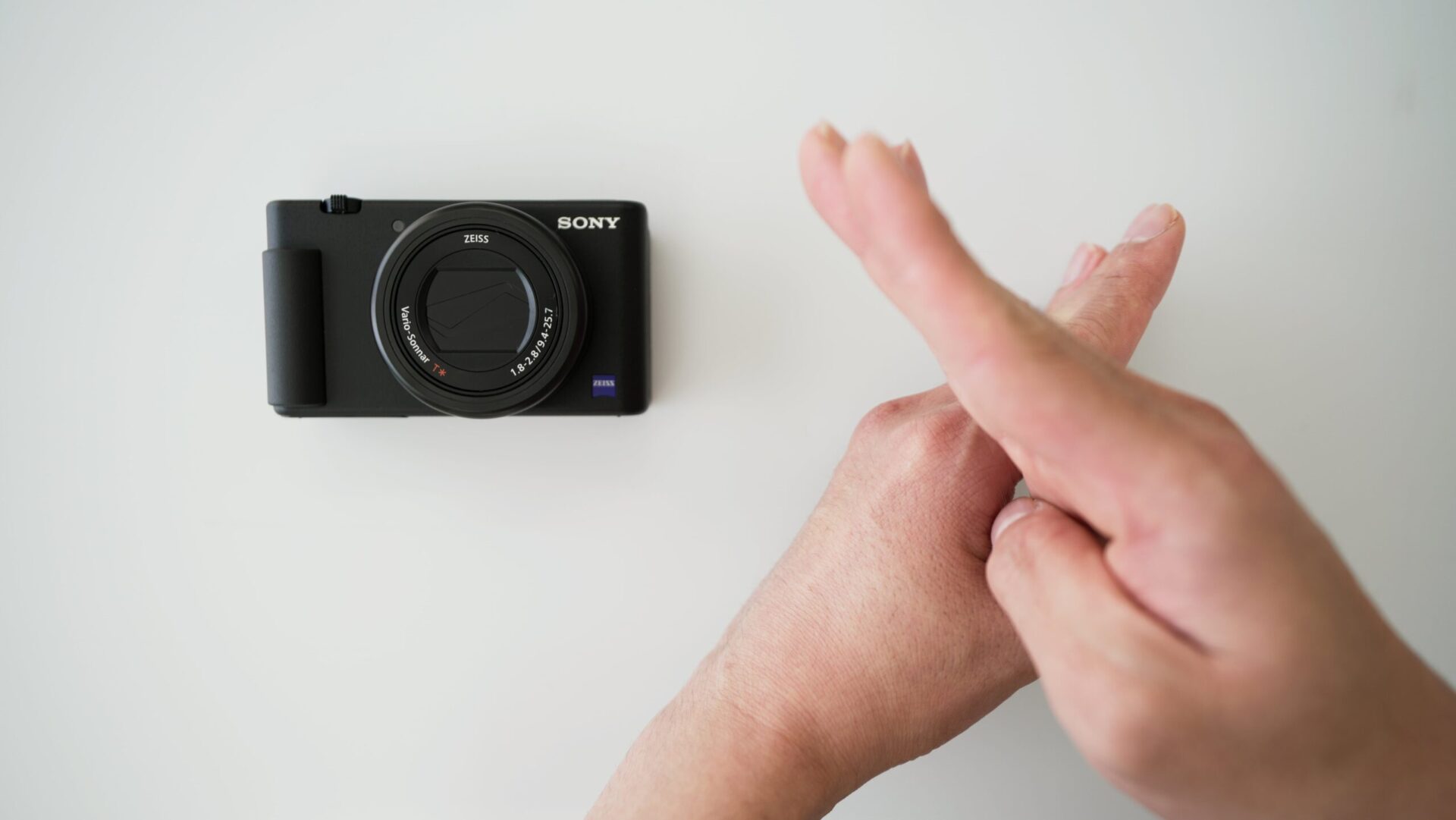 レビュー】SONY VLOGCAM ZV-1を使いこなす上で諦めべきスペック 3選