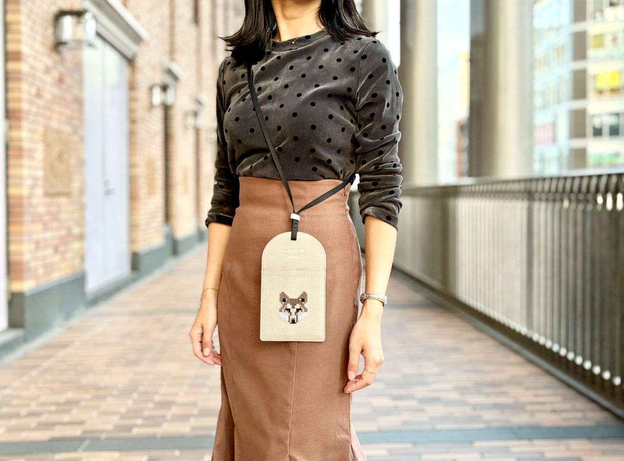 アタオ新作】究極にミニマルなスマホショルダー「スマッチ」登場