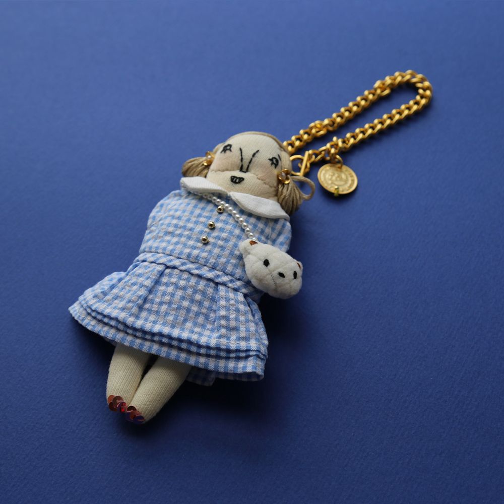 25日販売開始!MUVEIL×familiarグランマチャーム登場!｜ファミリア