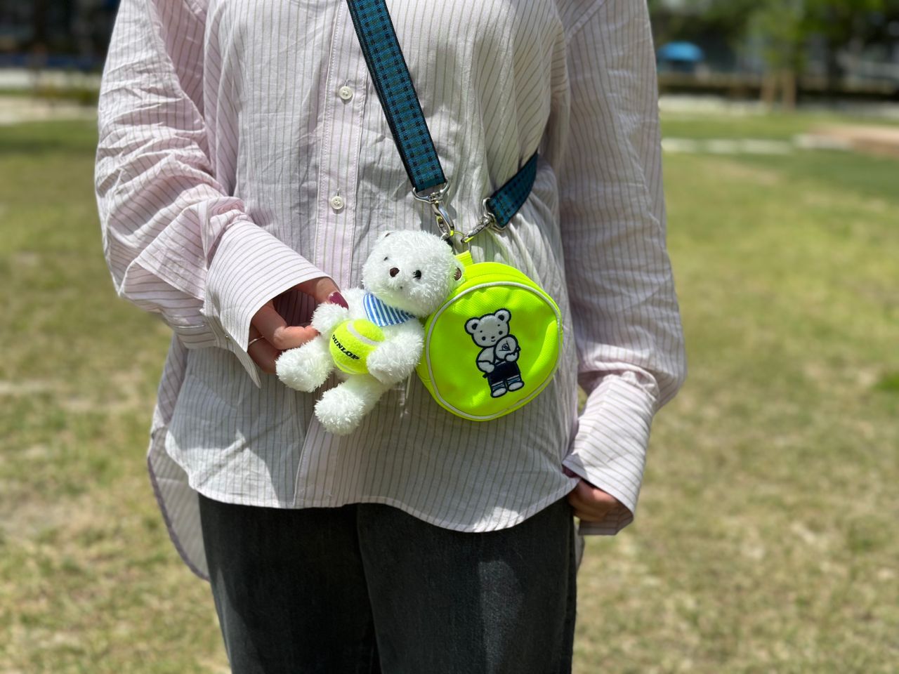 ☆社員の推しグッズ☆チャーム型ポーチの使い方｜ファミリアプレスの