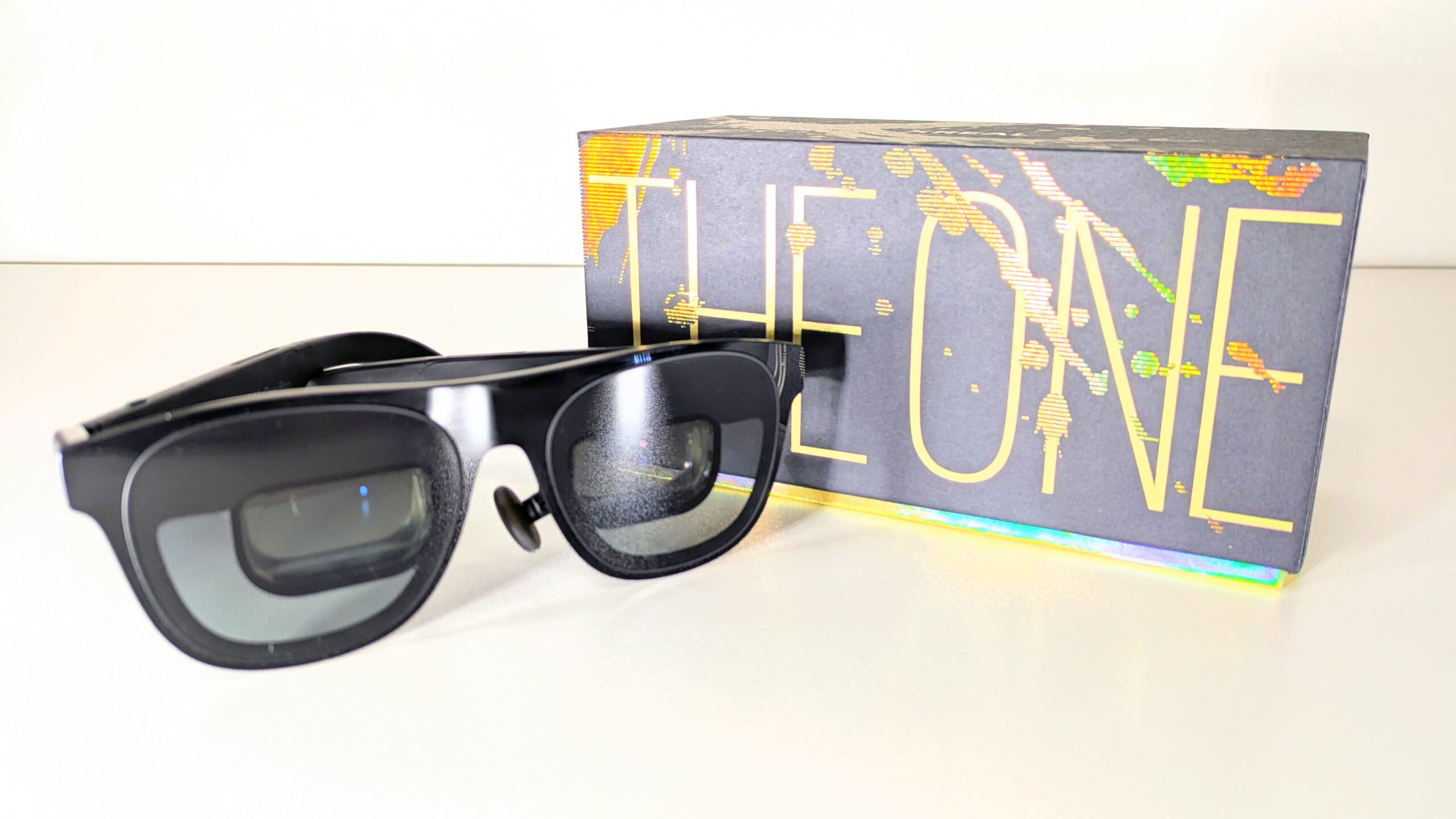 XREAL One Proレビュー！シリーズ最大画面＆反射減による没入感が魅力