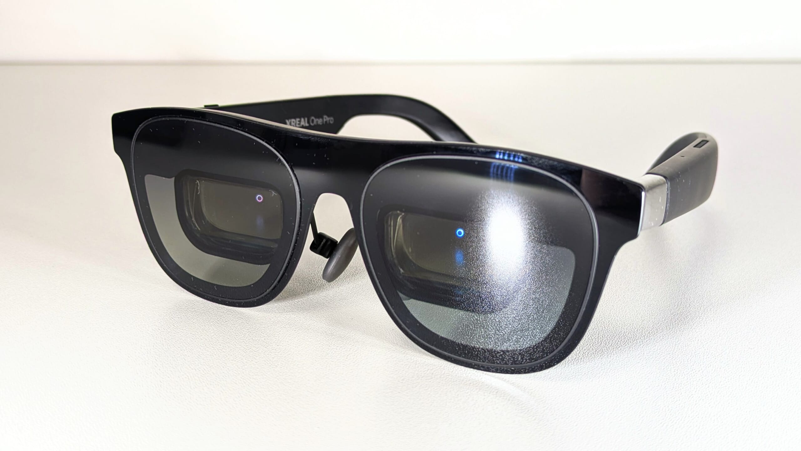XREAL One Proレビュー！シリーズ最大画面＆反射減による没入感が魅力