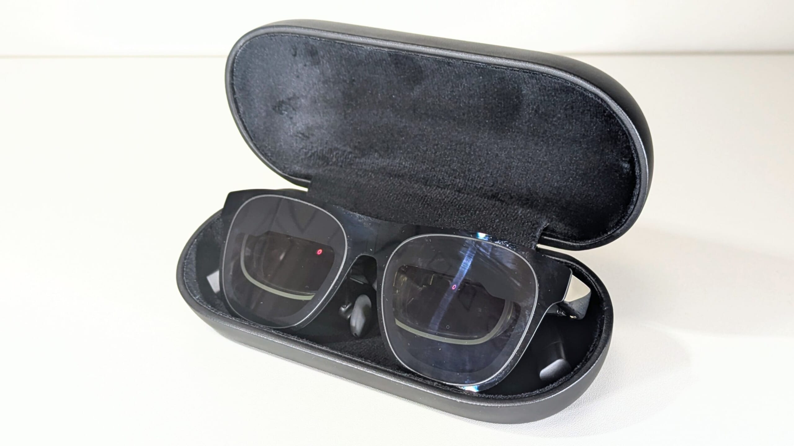 XREAL Oneレビュー！チップ搭載でここまで変わった！見え方や使い方を