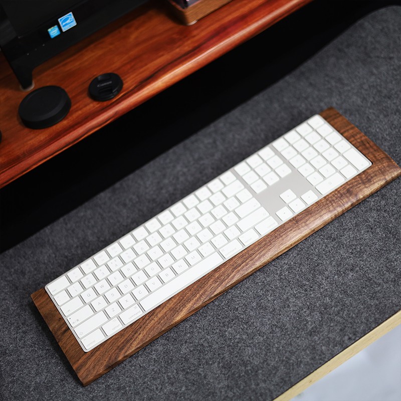 Appleキーボードマジックトラックパッド、無垢材トレイ、パームレスト