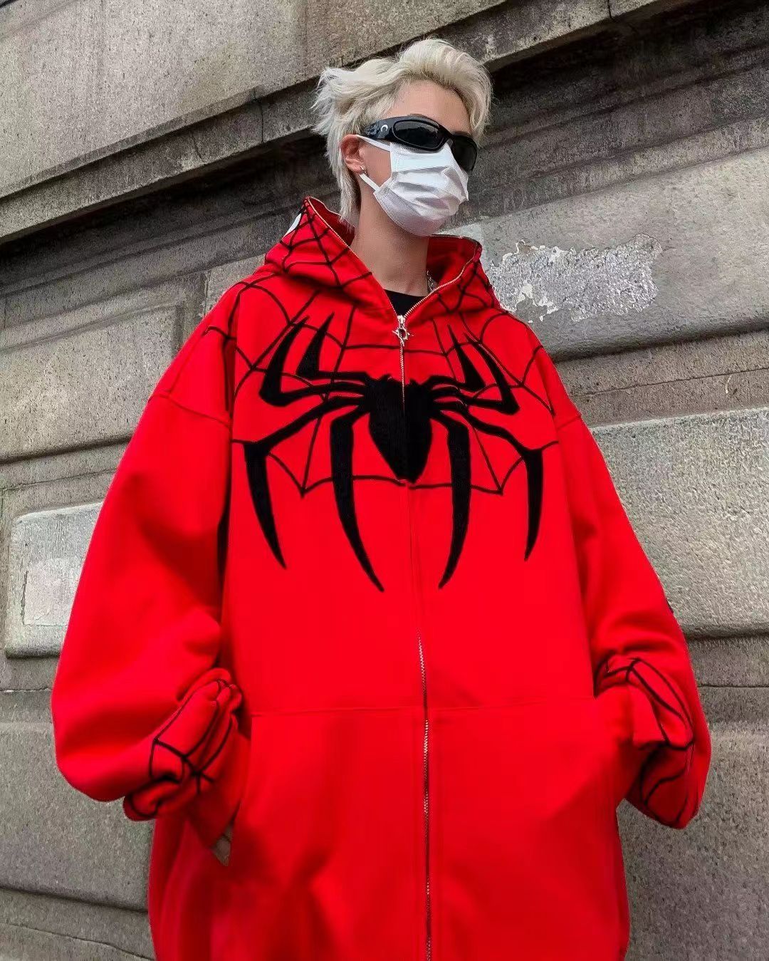 kakazzy パーカーとは？トレンドのY2Kスタイルをチェック