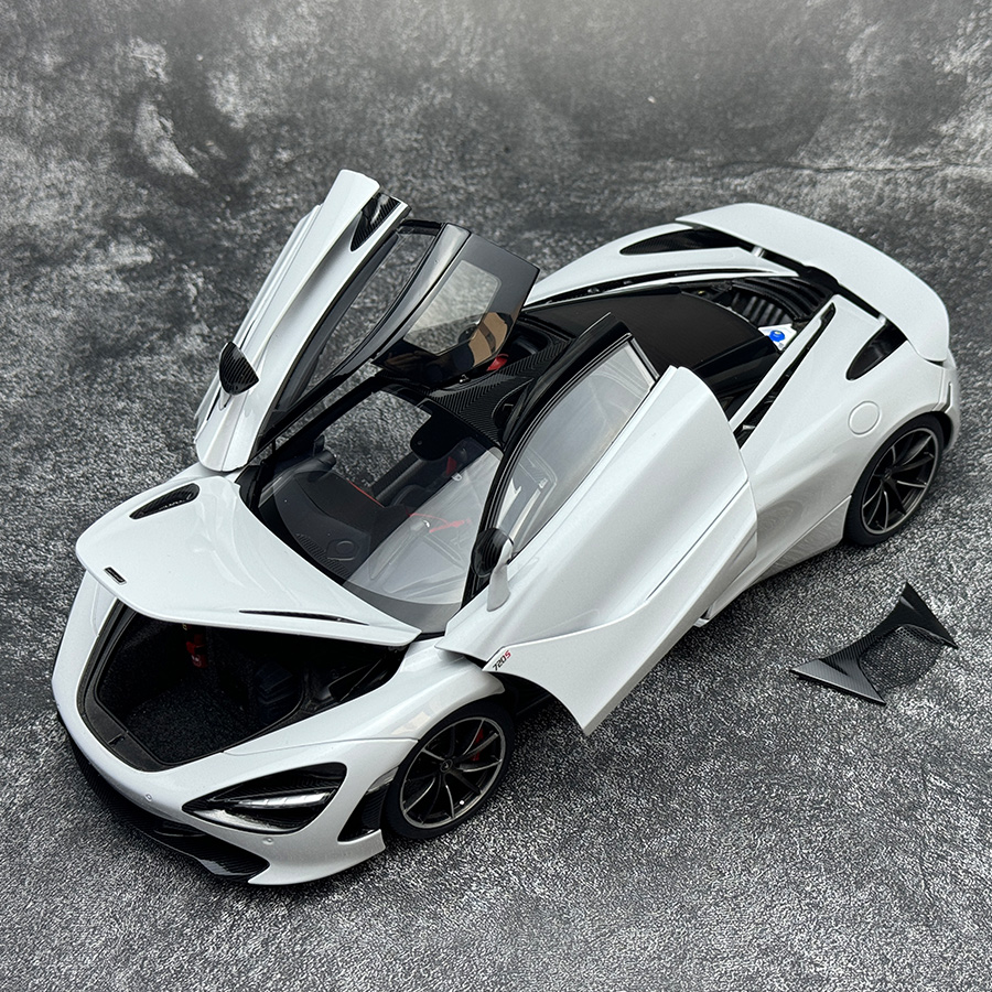 AUTOart 1:18 scale for McLaren 720S Sports car model static