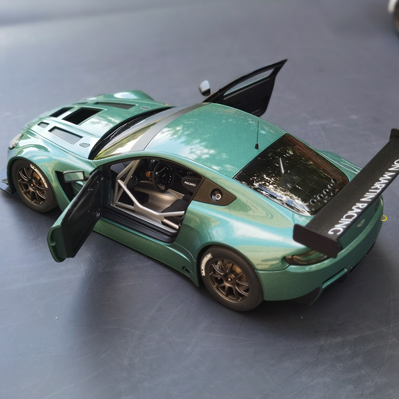 AUTOART 1:18 Aston Martin VANTAGE V12 GT3 Sports car Model