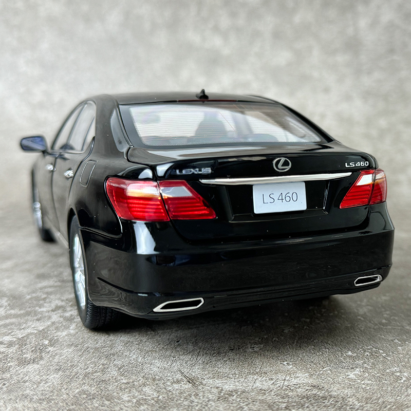 NOREV 1:18 Lexus LS460 Car model Static ornament Car model Holiday