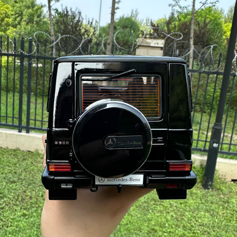 AUTOART Diecast model 1:18 G500 1998 Alloy car model Collection