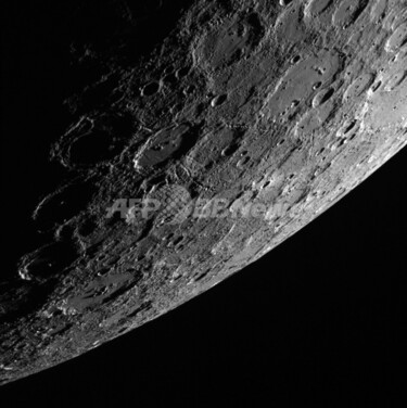 NASAの探査機が捉えた水星のクレーター 写真1枚 国際ニュース：AFPBB News