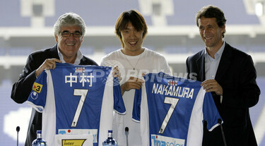 エスパニョール 中村俊輔の入団会見 写真15枚 国際ニュース：AFPBB News