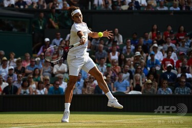 ウィンブルドン伝統の「全身白」、フェデラーがルール緩和を提言 写真1