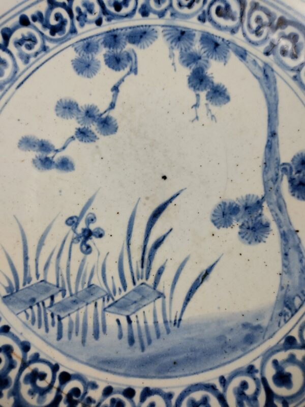 初期伊万里 染付松に八ツ橋図千鳥文大皿 金直し – 古美術西川