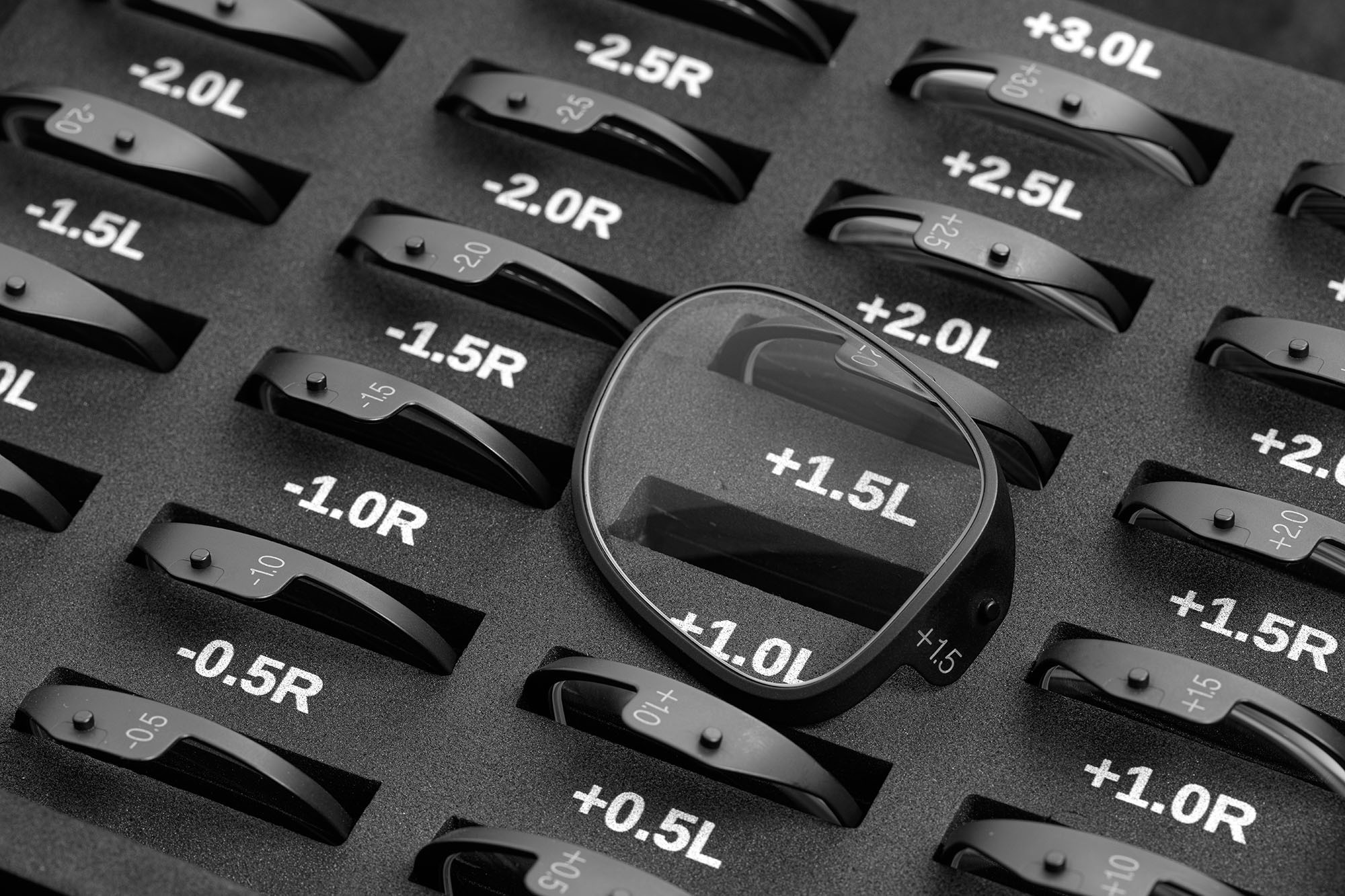 アクセサリーでアイトラッキングをさらに活用 - Tobii