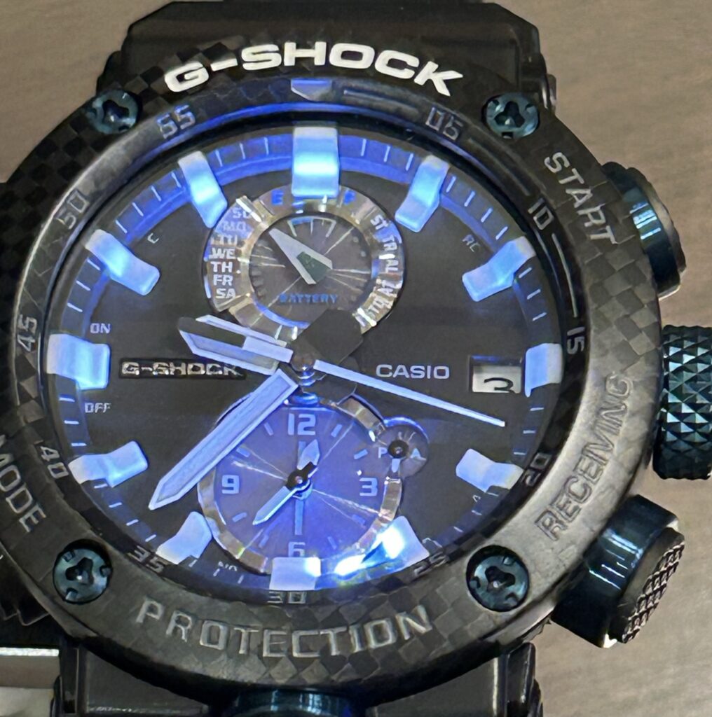 文字盤の蓄光が明るい夜光最強Gショック」グラビティマスター【GWR