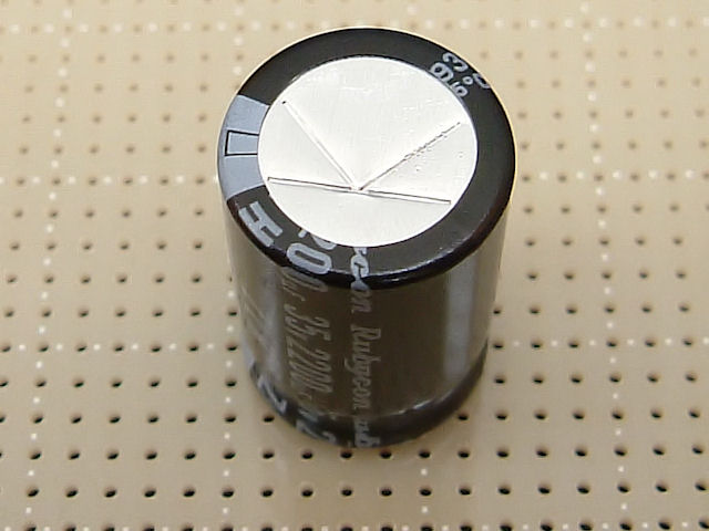 電源用電解コンデンサー2200μF35V105℃ ルビコンZLH: 受動部品 秋月電子