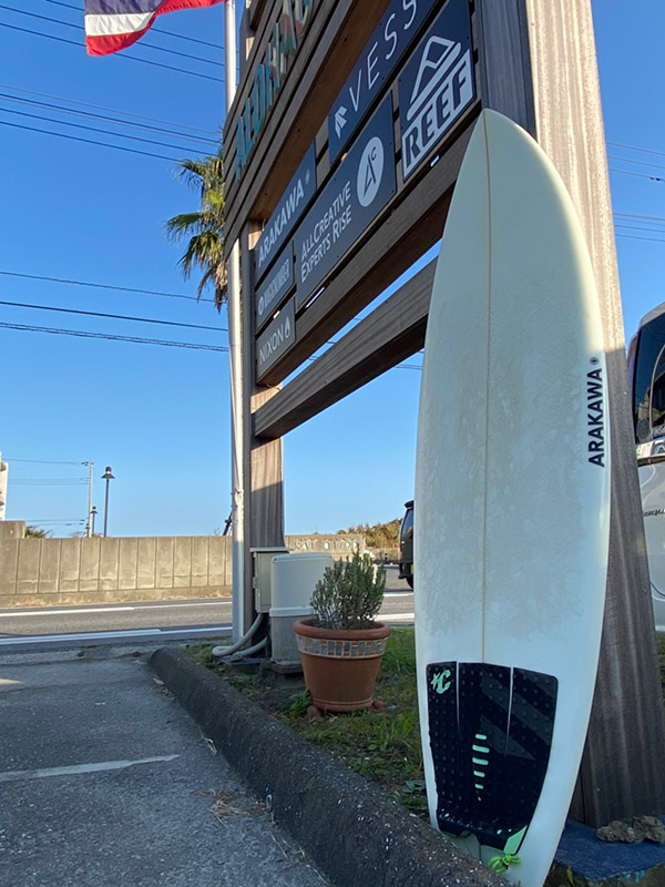 幅広いレベルのサーファーにおすすめしたい “FIRECAT” ARAKAWA