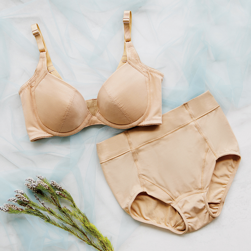 背中すっきり 谷間メイクブラ ノンレースタイプ | 補整下着(補正下着