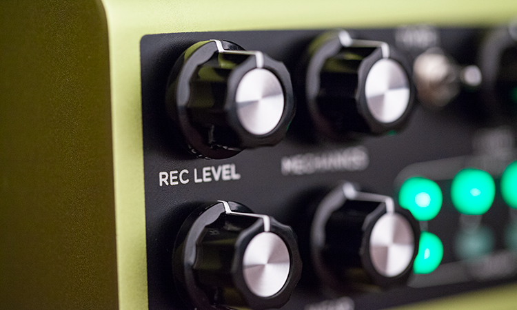 strymon | VOLANTE | マグネティック・エコー・ディレイ | 製品情報