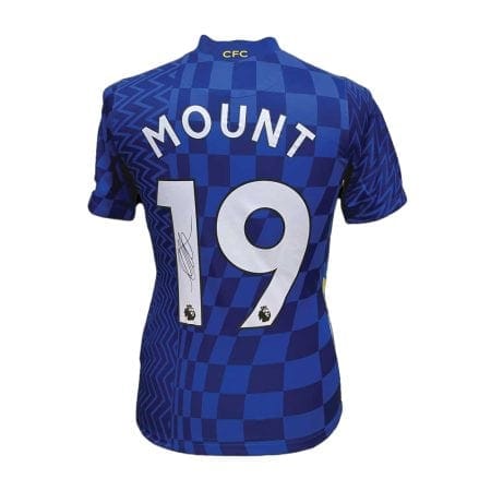 メイソン・マウントがチェルシー 2021/22 ユニフォームにサイン