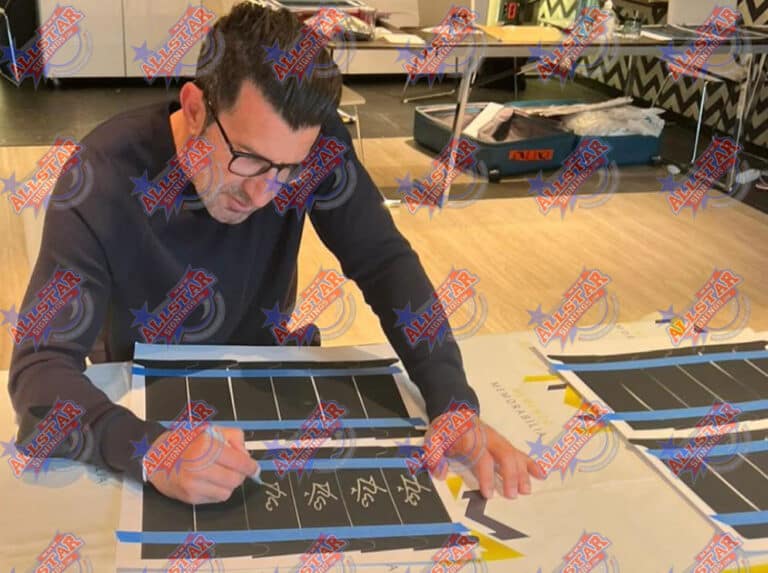 ルイス・フィーゴのサイン入りレアル・マドリード ホーム ユニフォーム