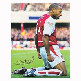 ティエリ・アンリがアーセナルとサインした写真 (3) - オールスター署名