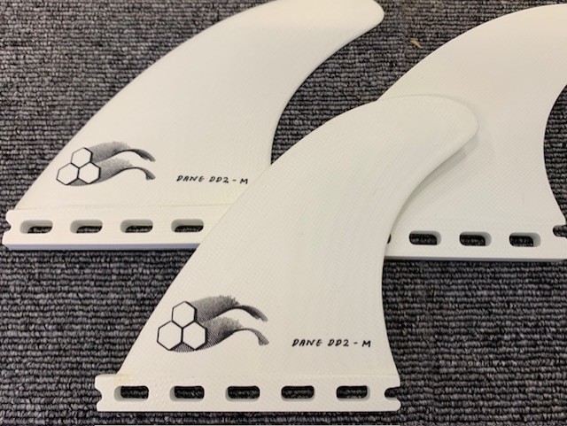 DUMPSTER DIVER2 FIN【DD2】と ストックボード | サーフィンスクール