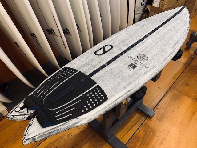 NEWボード【GREAT WHITE TWIN】と NEWモデル【BOSS UP】 | サーフィン