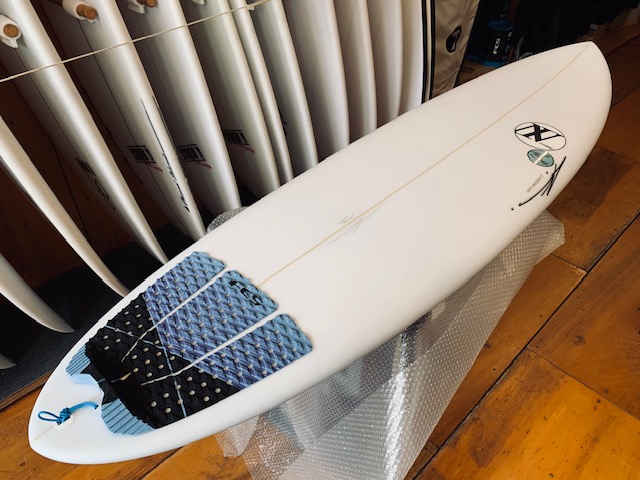 NEWボード カシワイシェイプ パフォーマンスMID【KING PIN