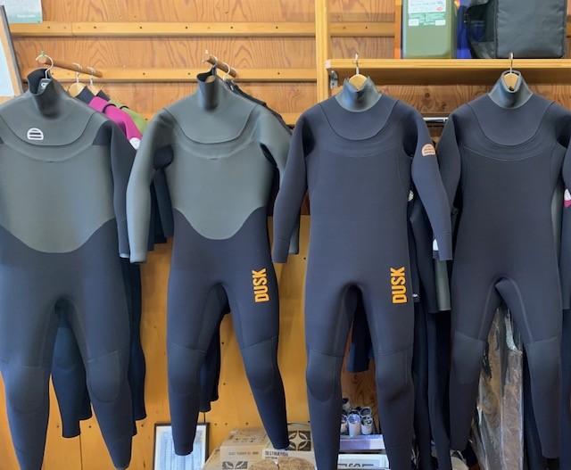 真冬が楽しくなるセミドライスーツ【EVO U-ZIP】 | サーフィンスクール
