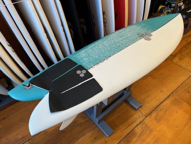 NEWボード【FEB'S FISH】日本限定カラー | サーフィンスクール 千葉市