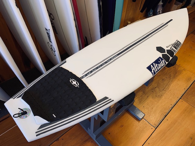 NECKBEARD2」CHANNEL ISLAND カスタムとストックボード | サーフィン