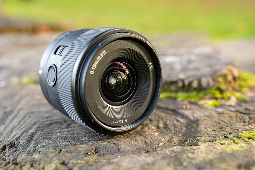 Sony E 11mm F1.8 Review - versatile vlogging lens | Amateur