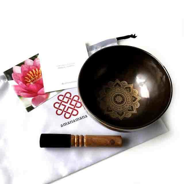 マンダラ彫シンギングボウル黒・中 | amanamana