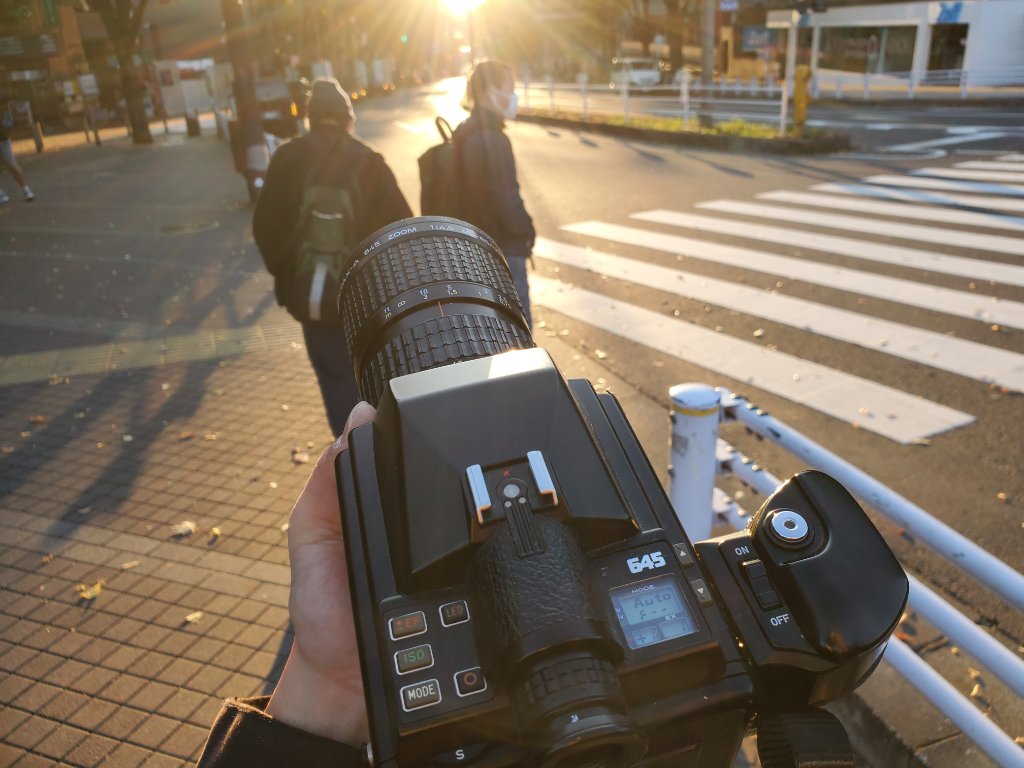 作例】PENTAX-A 645 45-85mmF4.5 の広角ズームレンズで撮る紅葉の