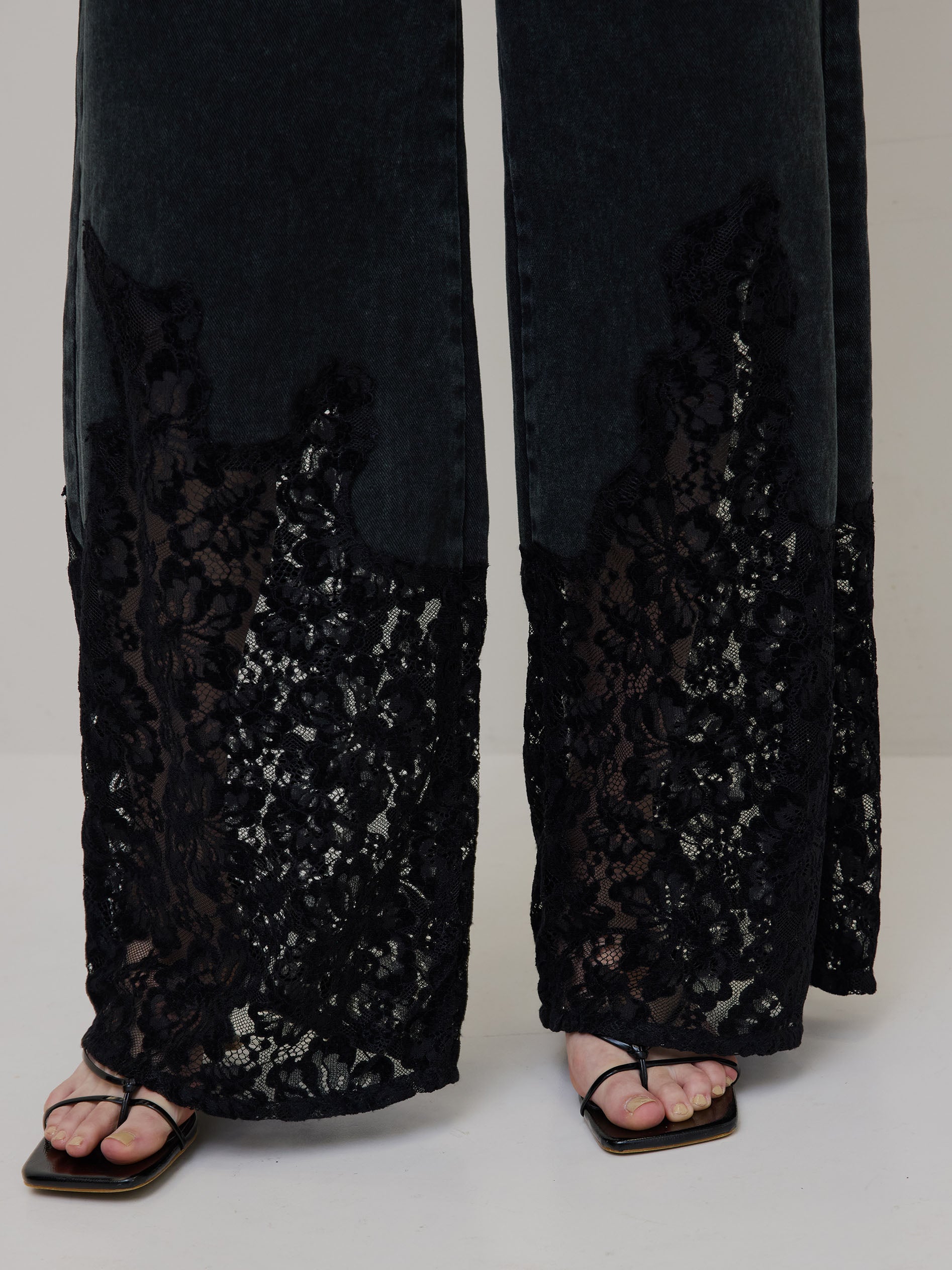 LACE DOCKING FADE DENIM PANTS