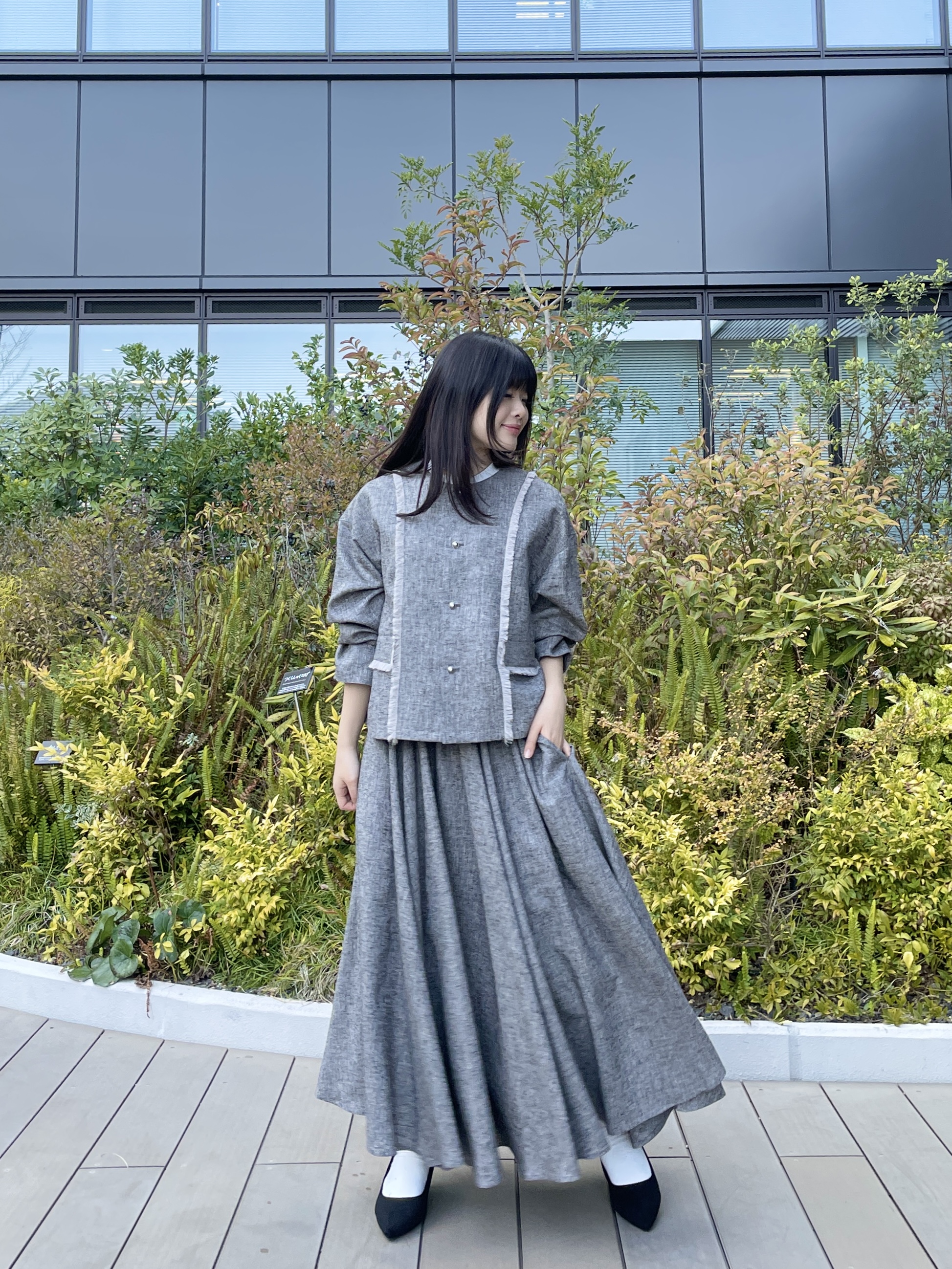 気負わないラグジュアリー 。日常に溶け込む、LIROMAの品格ツイード