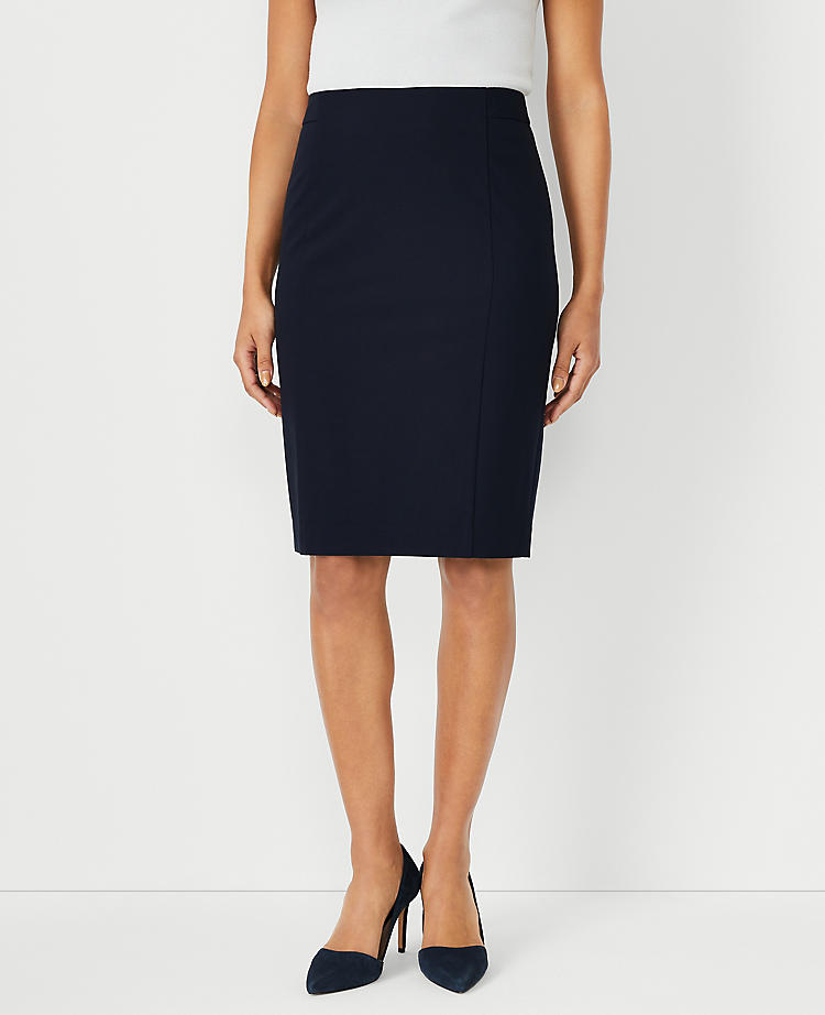 The Seamed Pencil Skirt in Seasonless Stretch