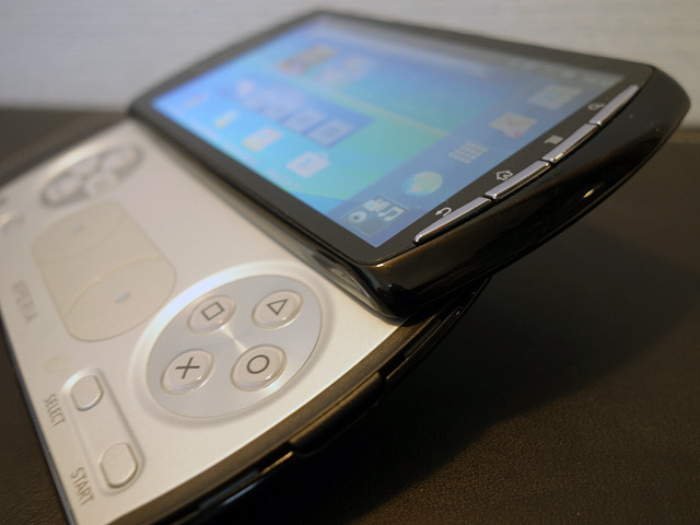 Xperia PLAY SO-01D(SONY) 2011年 | 古いハードに囲まれて since2011