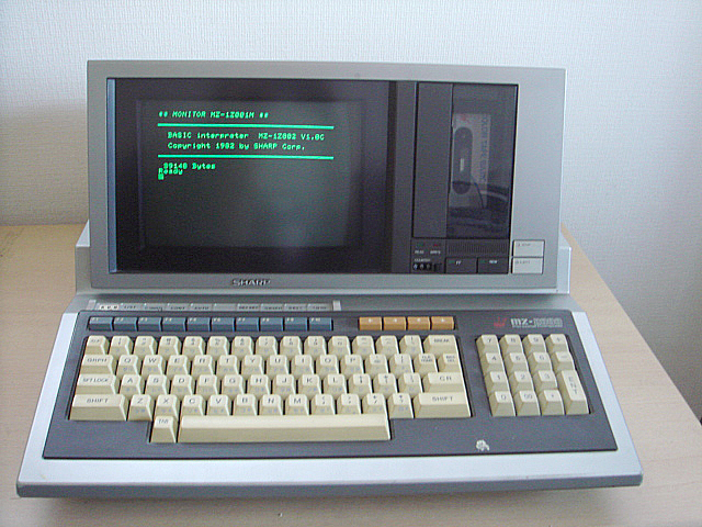 MZ-2000 (Sharp) 1982年 | 古いハードに囲まれて since2011